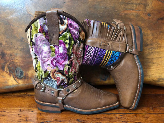 Size 38 Blunt-toe Cowgirl Bling Boots Winter Flowers on Brown
