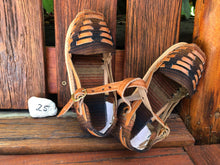 Load image into Gallery viewer, Size 25 Kid&#39;s Huarache Sandals - Brown