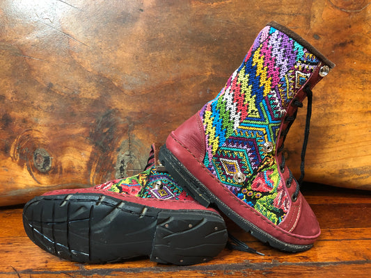 Size 37 Deluxe Desert Boots - Rainbow Arrows
