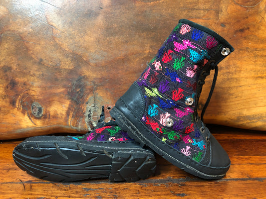 Size 39 Deluxe Desert Boots - Rainbow Animals on Black
