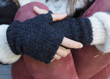Load image into Gallery viewer, Charcoal - Bolivian Aplaca Fingerless Gloves