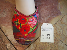 Load image into Gallery viewer, Size 39 Ballerina Sandals - Flowers on Aztec