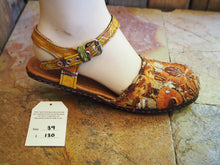 Load image into Gallery viewer, Size 39 Ballerina Sandals - Orange Love Birds on Stripes