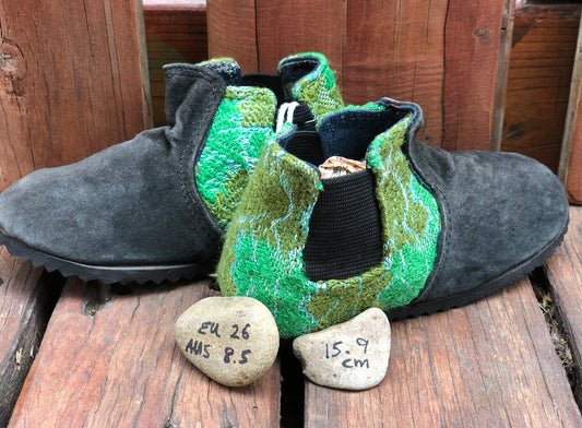 Size 8.5 (Eu 26) - Pull on Boots (Soft sole) Black and Green