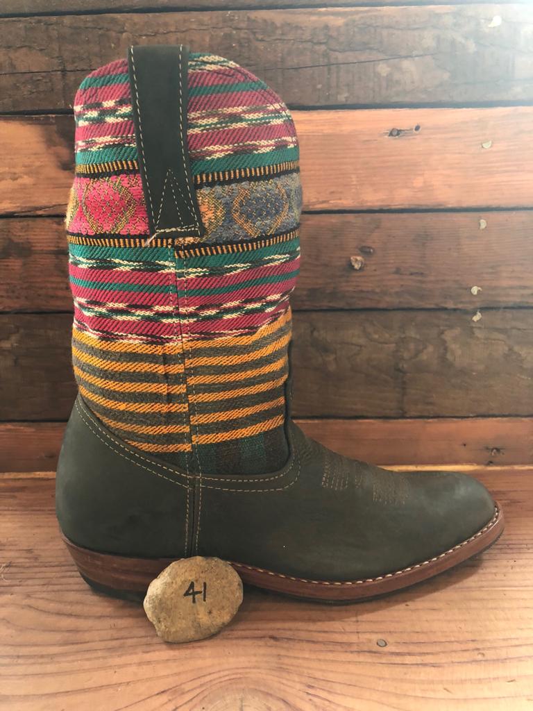 Size 39 Traditional Cowgirl Boot Yellow Stripes